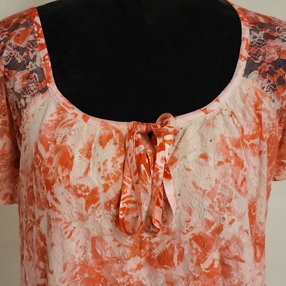 𝅺SAG Harbor coral lined laced overlay blouse with cinched waist - Picture 2 of 8